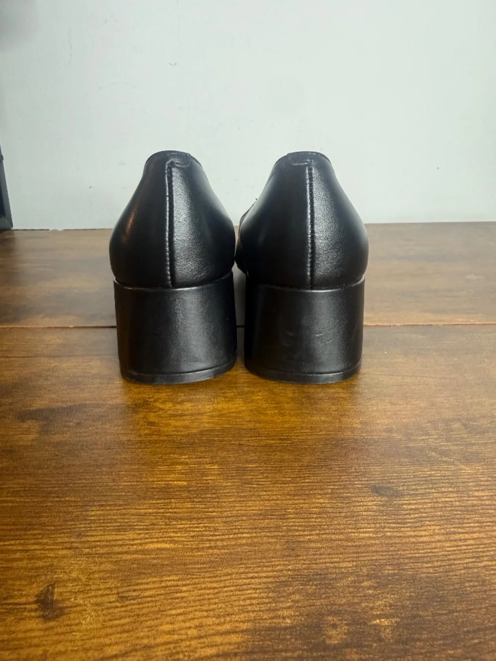 Black Karl Lagerfeld Paris pumps (Size 7)